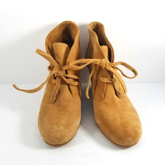 NWOT Gianni Bini Tan Lace Up Ankle Boot. Size 8.5M. S709 - Picture 2 of 9